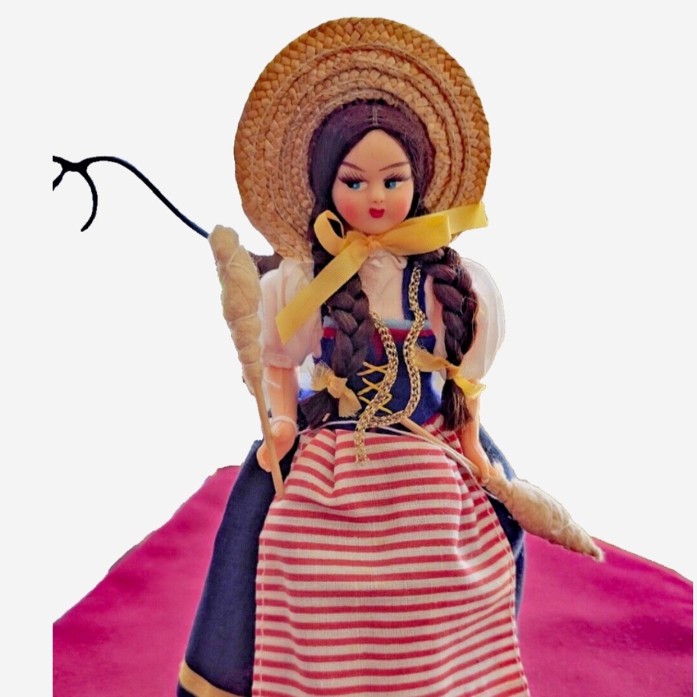 THREE different Collector Dolls, Vintage, in Traditional Outfit, 7"tall